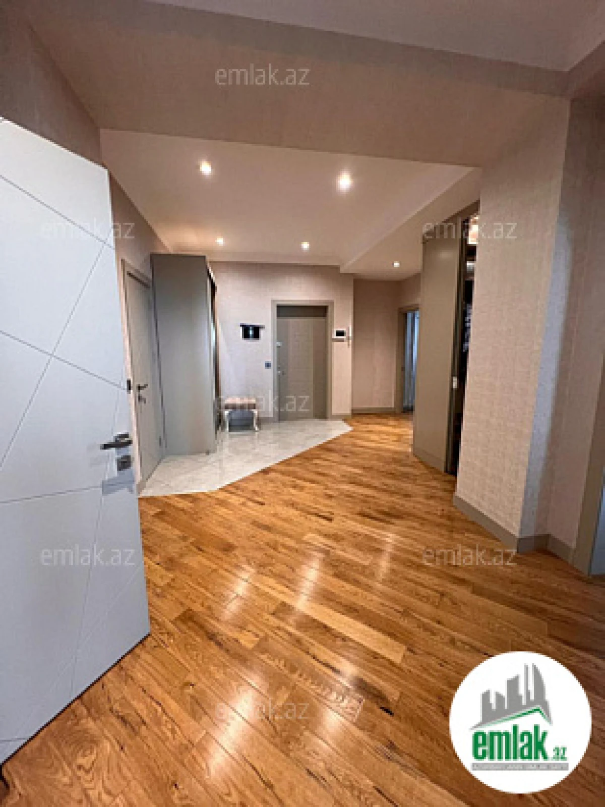 Satılır 4 otaqlı yeni tikili 200 m²