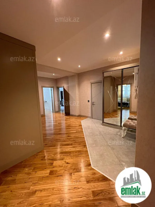 Satılır 4 otaqlı yeni tikili 200 m²