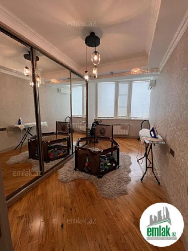 Satılır 4 otaqlı yeni tikili 200 m²