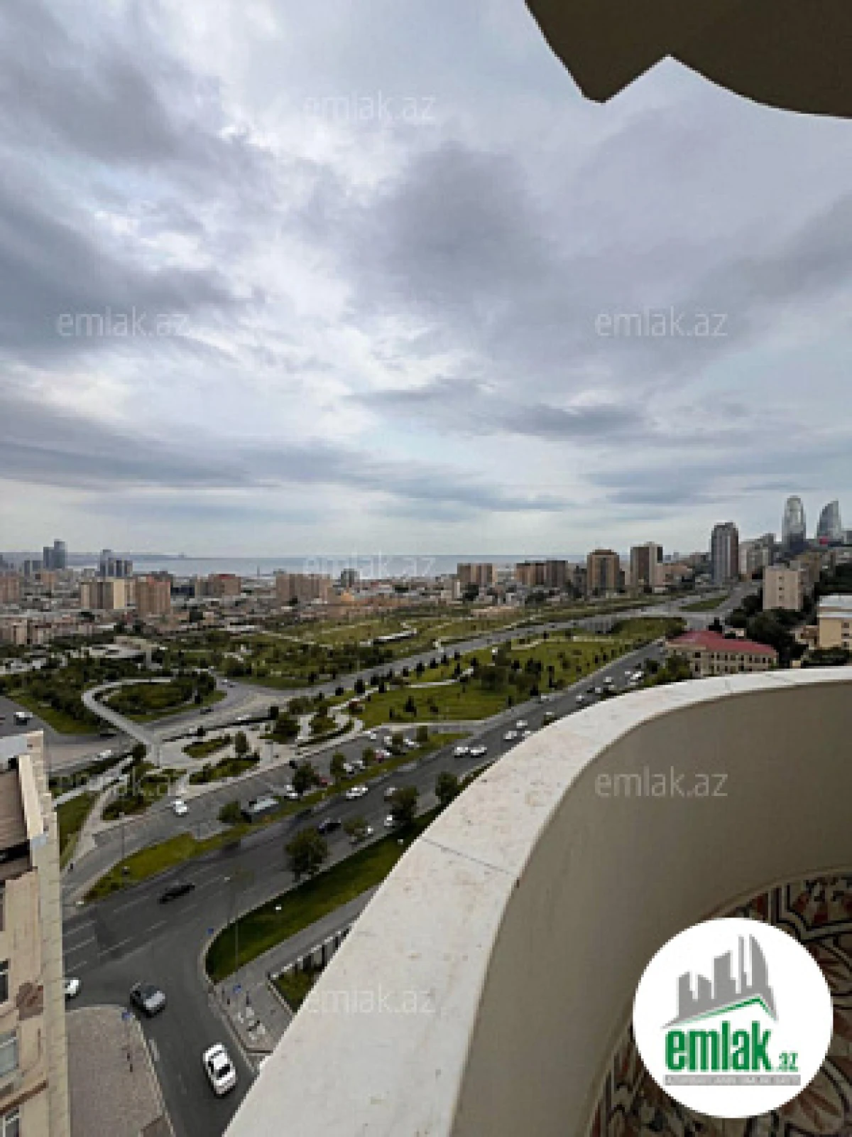 Satılır 4 otaqlı yeni tikili 200 m²