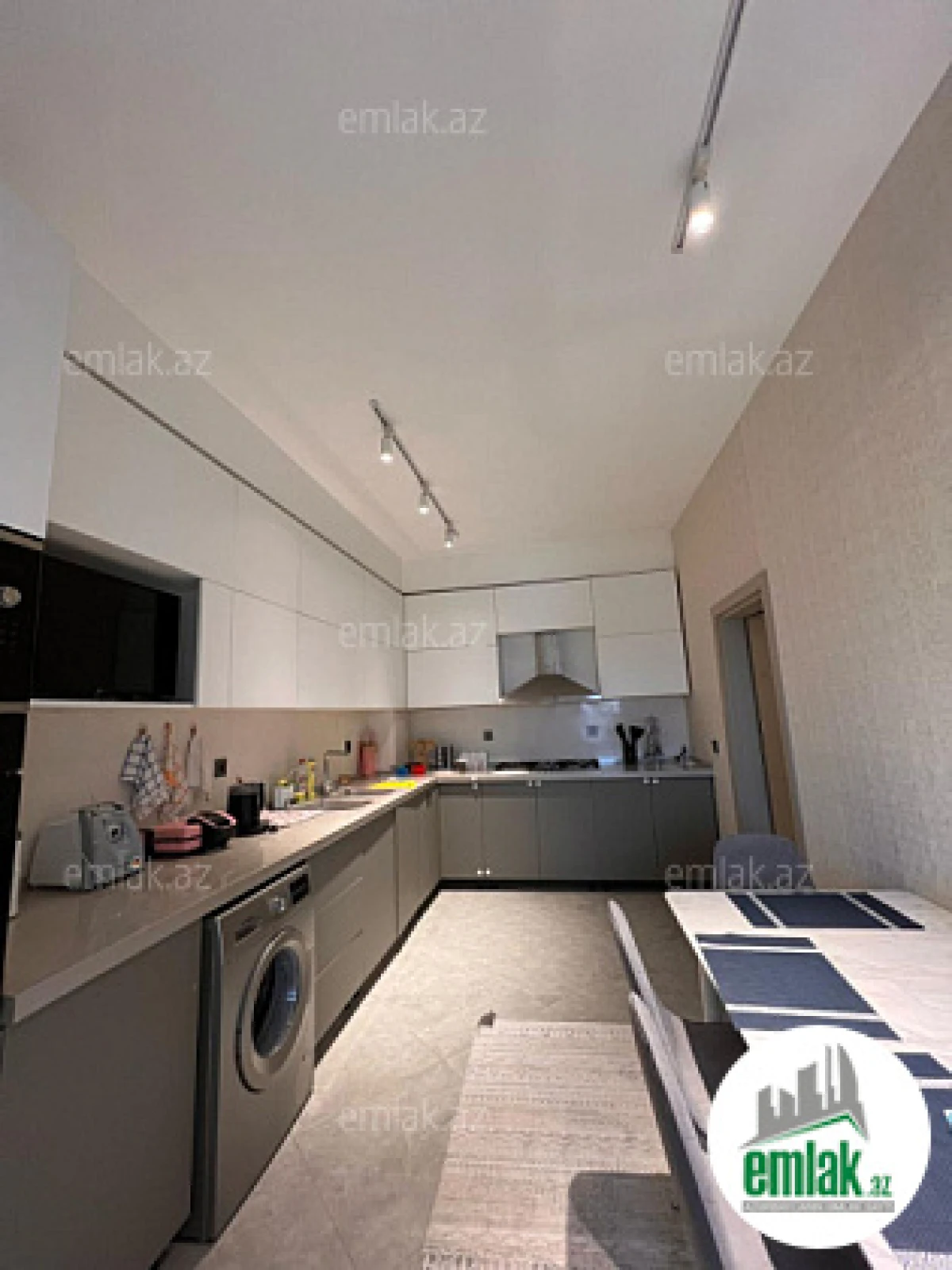 Satılır 4 otaqlı yeni tikili 200 m²