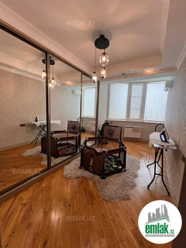 Satılır 4 otaqlı yeni tikili 200 m²