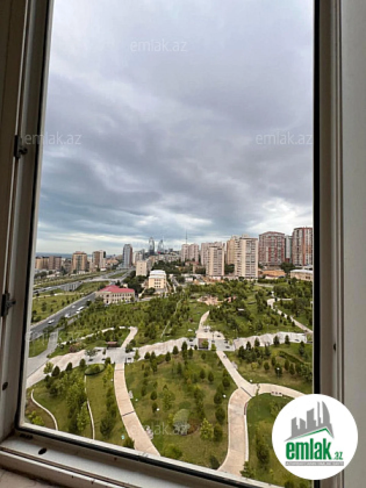 Satılır 4 otaqlı yeni tikili 200 m²