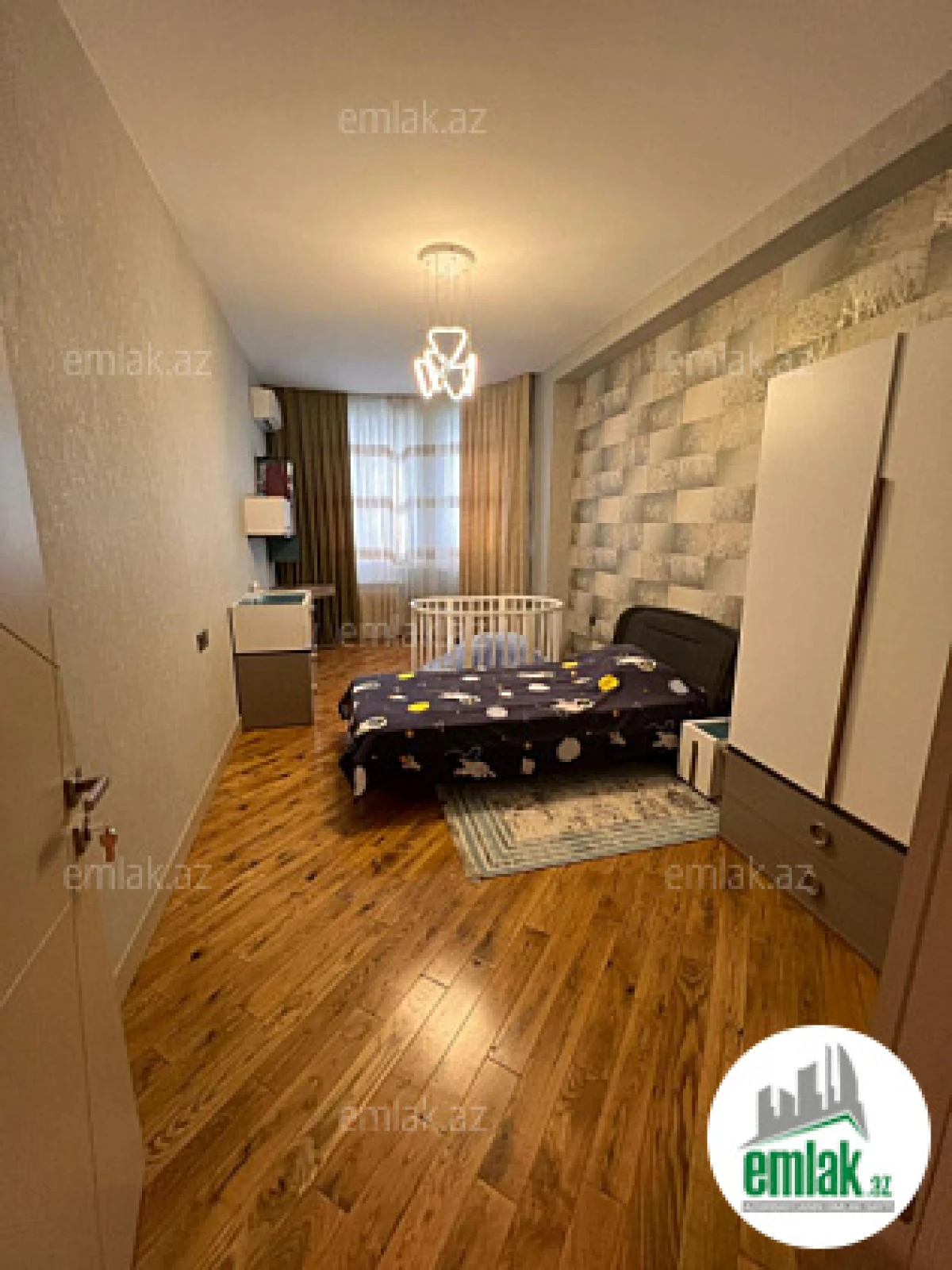 Satılır 4 otaqlı yeni tikili 200 m²