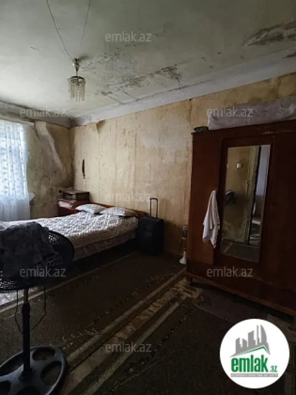 Satılır 4 otaqlı köhnə tikili 80 m²
