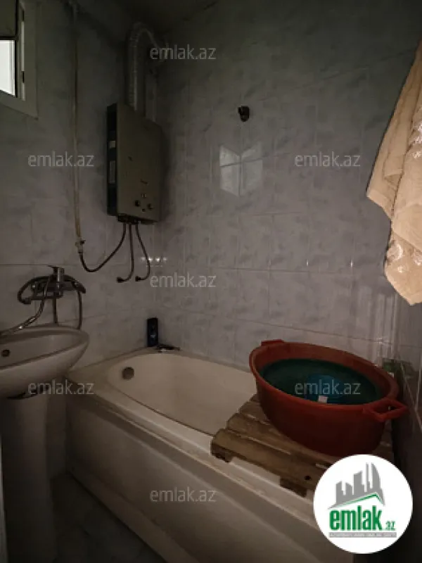 Satılır 4 otaqlı köhnə tikili 80 m²