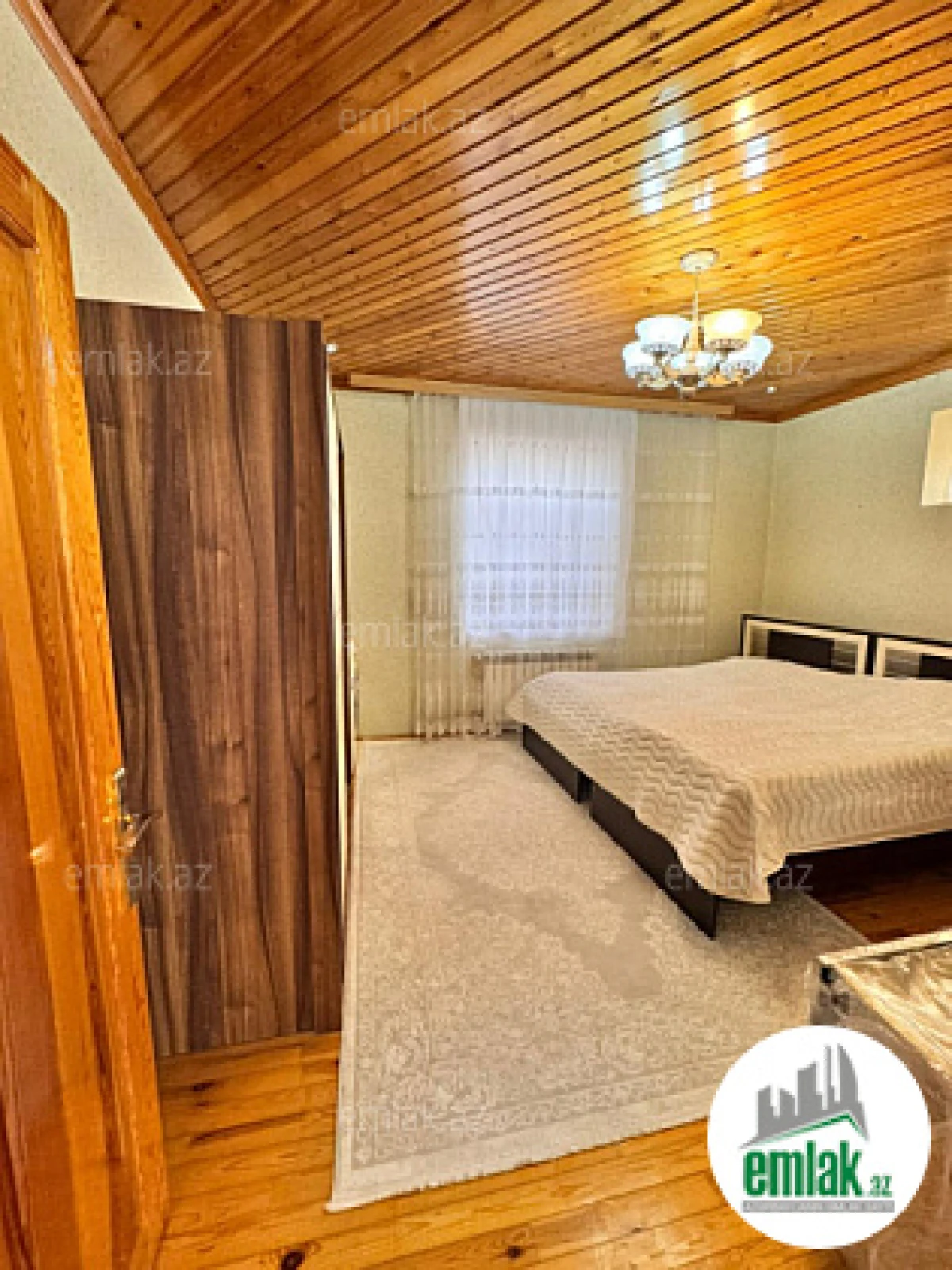 Satılır 5 otaqlı həyət evi 200 m²