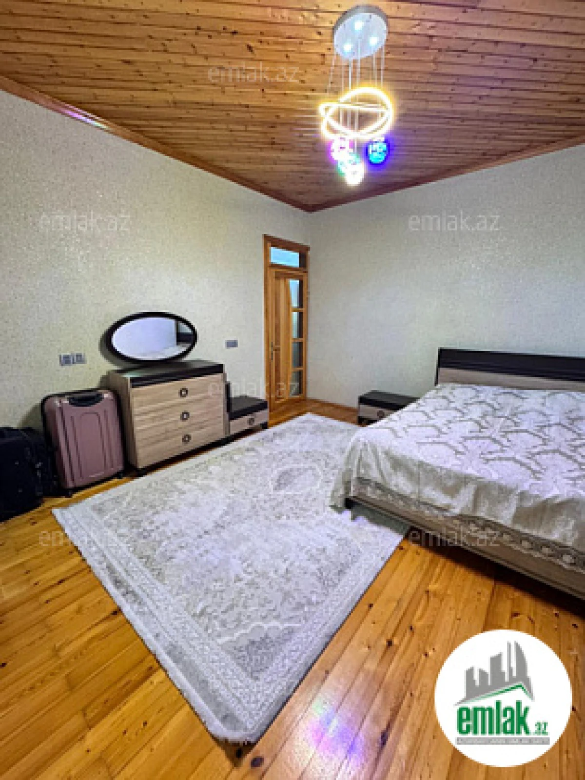 Satılır 5 otaqlı həyət evi 200 m²