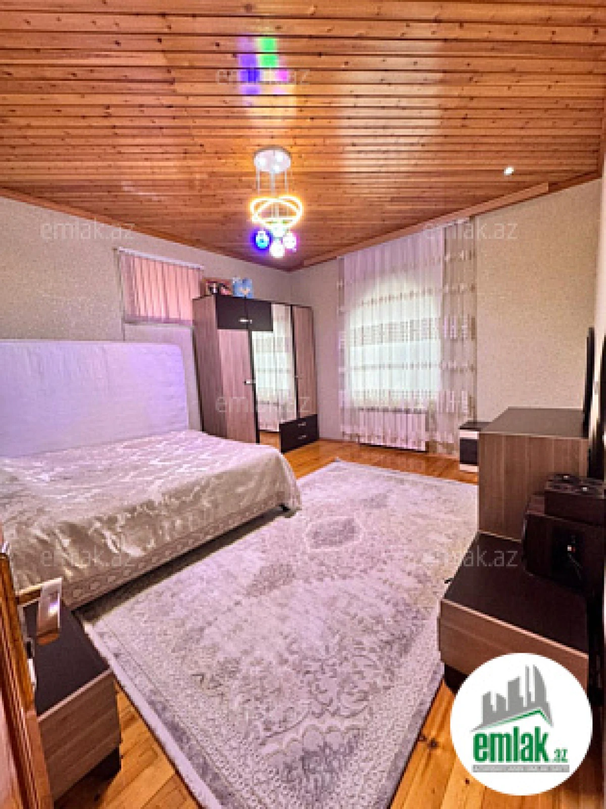 Satılır 5 otaqlı həyət evi 200 m²