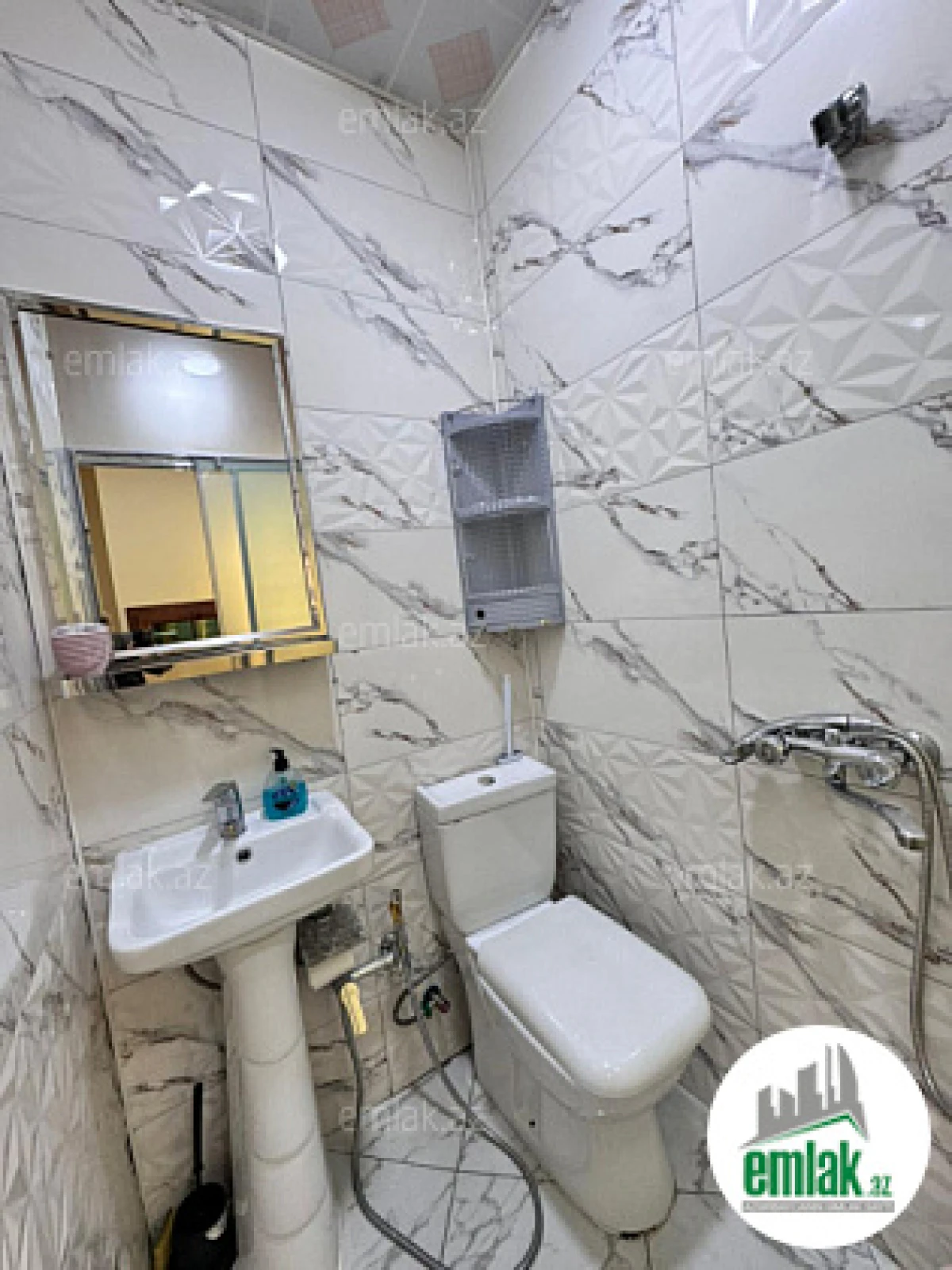 Satılır 5 otaqlı həyət evi 200 m²