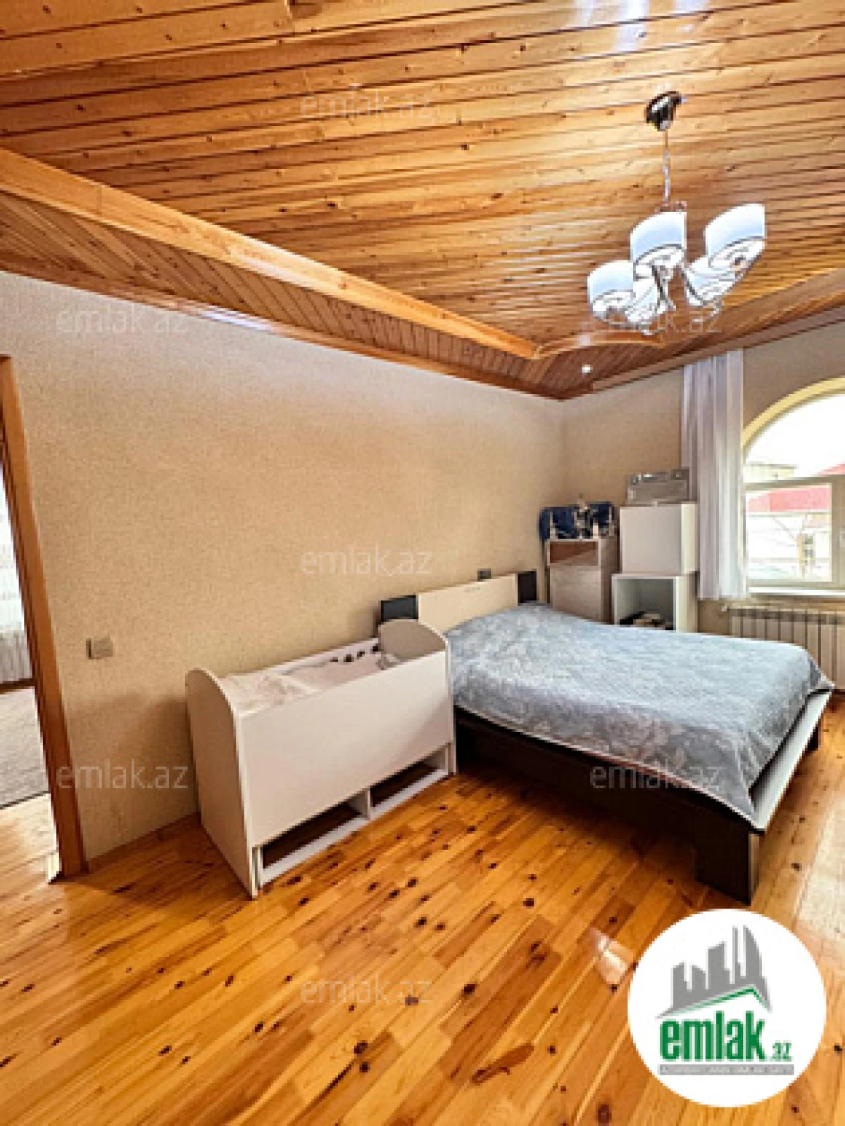 Satılır 5 otaqlı həyət evi 200 m²