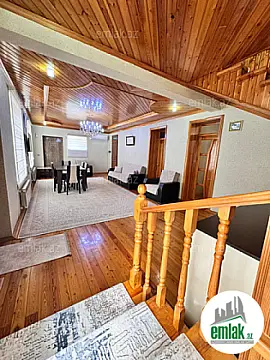 Satılır 5 otaqlı həyət evi 200 m²