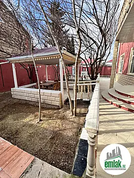 Satılır 5 otaqlı həyət evi 200 m²