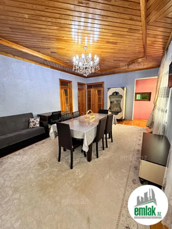 Satılır 5 otaqlı həyət evi 200 m²