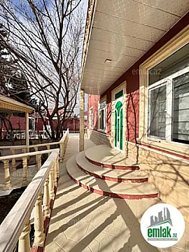 Satılır 5 otaqlı həyət evi 200 m²
