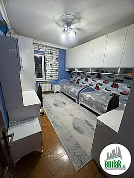 Satılır 4 otaqlı köhnə tikili 100 m²