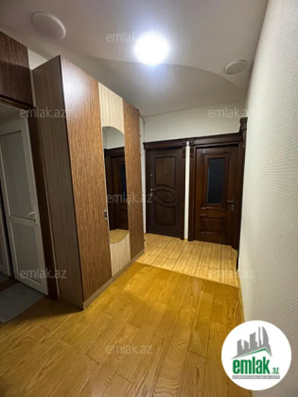 Satılır 4 otaqlı köhnə tikili 100 m²