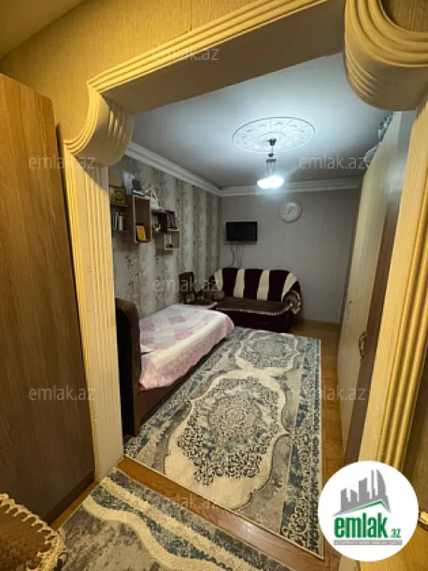 Satılır 4 otaqlı köhnə tikili 100 m²