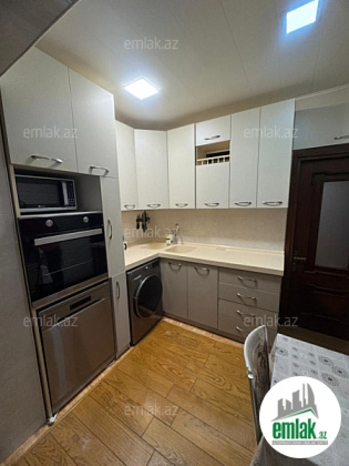 Satılır 4 otaqlı köhnə tikili 100 m²