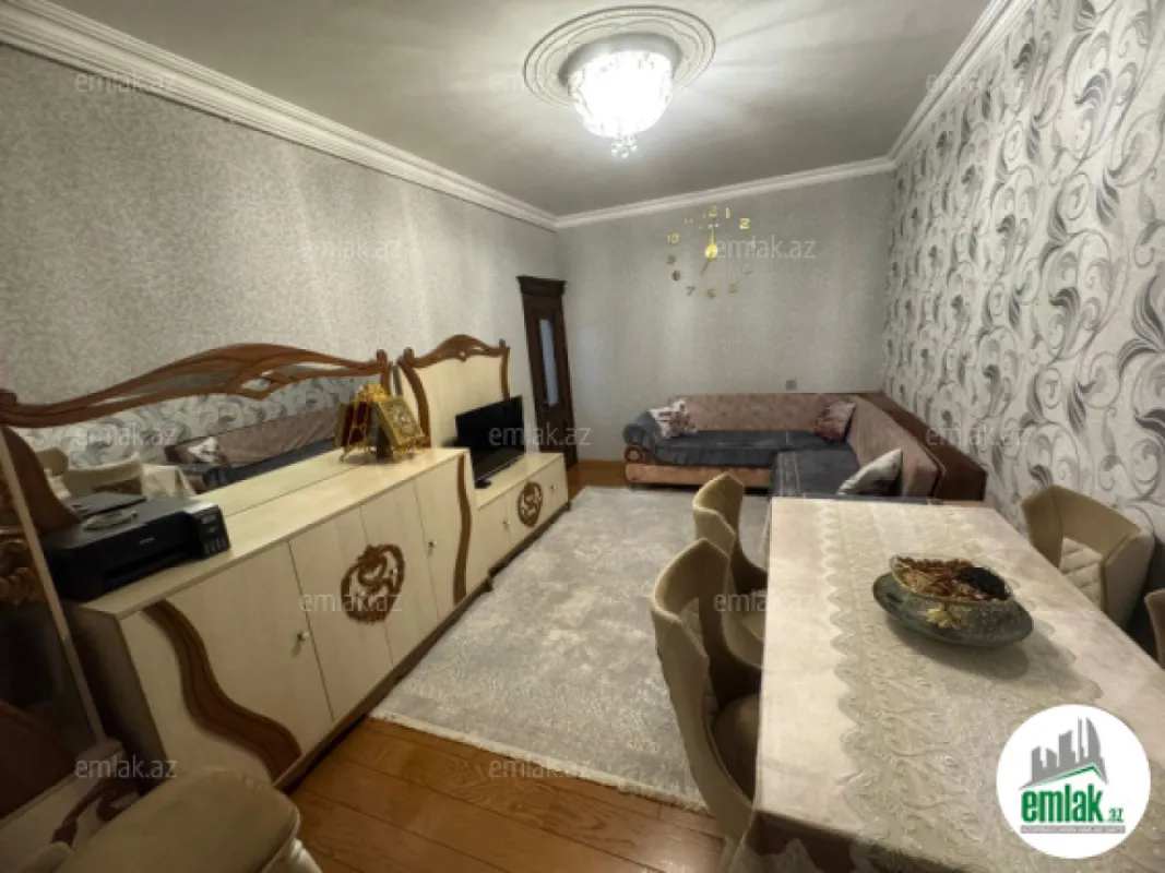 Satılır 4 otaqlı köhnə tikili 100 m²