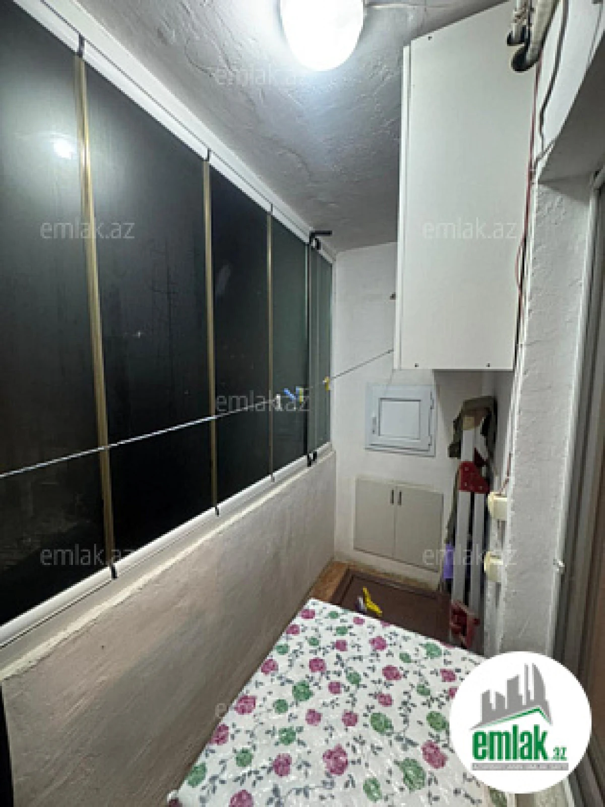 Satılır 4 otaqlı köhnə tikili 100 m²