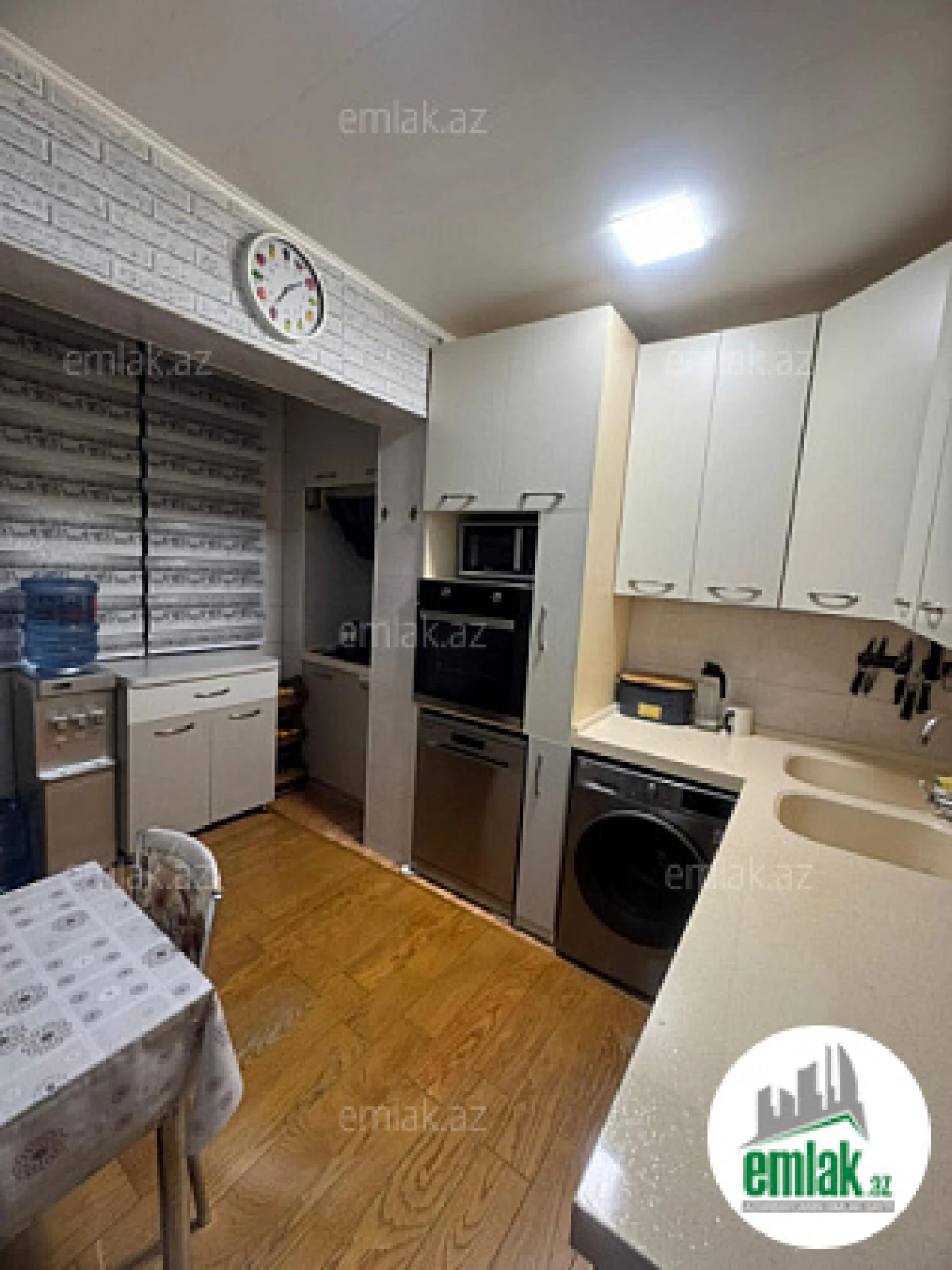 Satılır 4 otaqlı köhnə tikili 100 m²