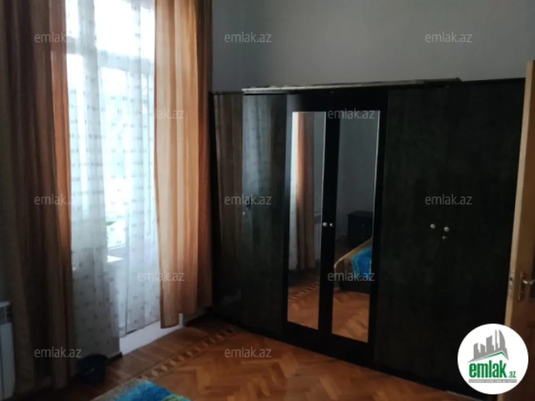 Satılır 3 otaqlı köhnə tikili 75 m²