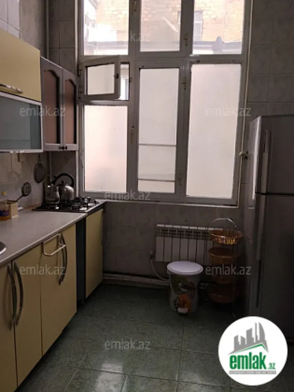 Satılır 3 otaqlı köhnə tikili 75 m²