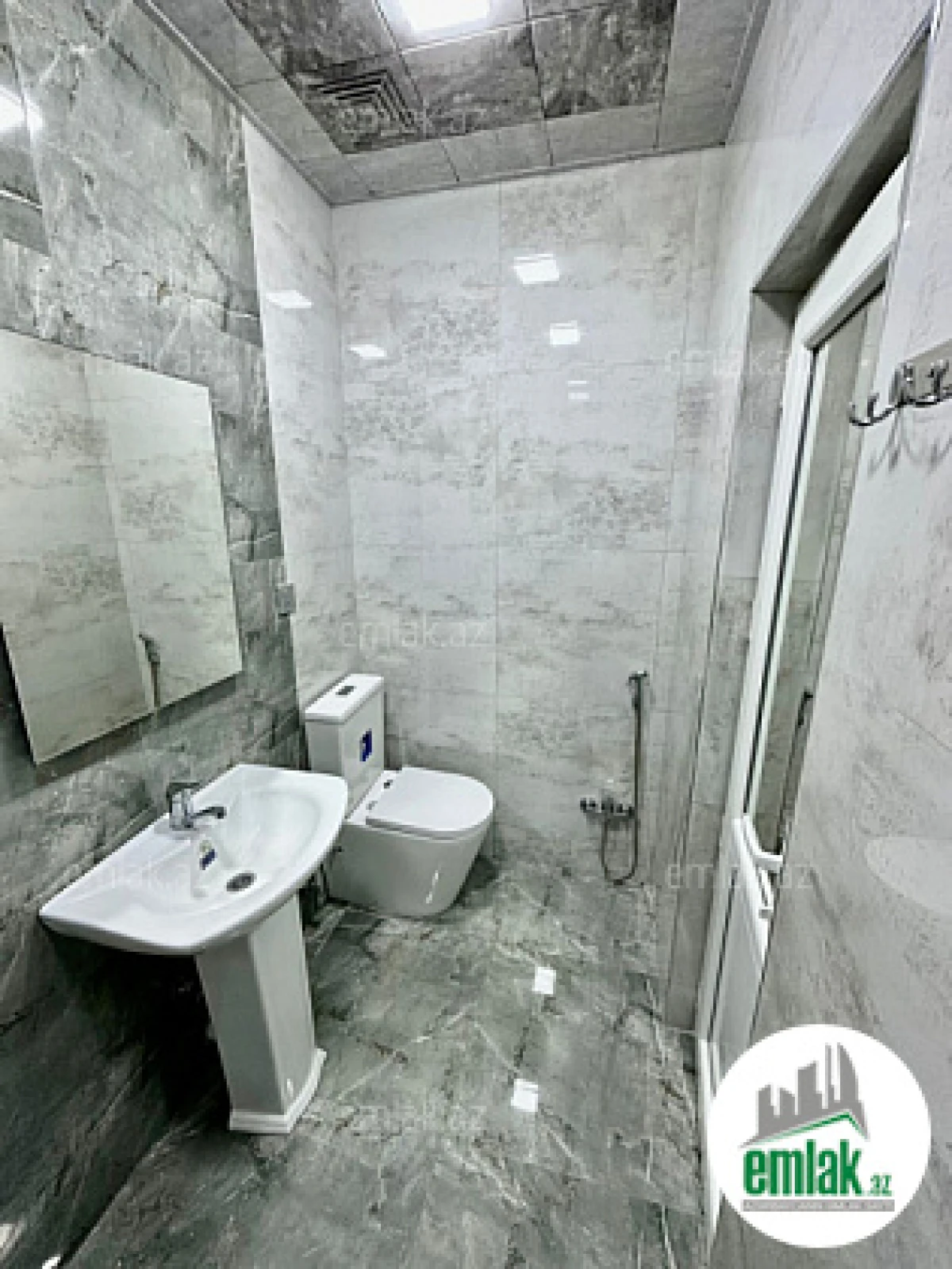 Satılır 4 otaqlı yeni tikili 110 m²