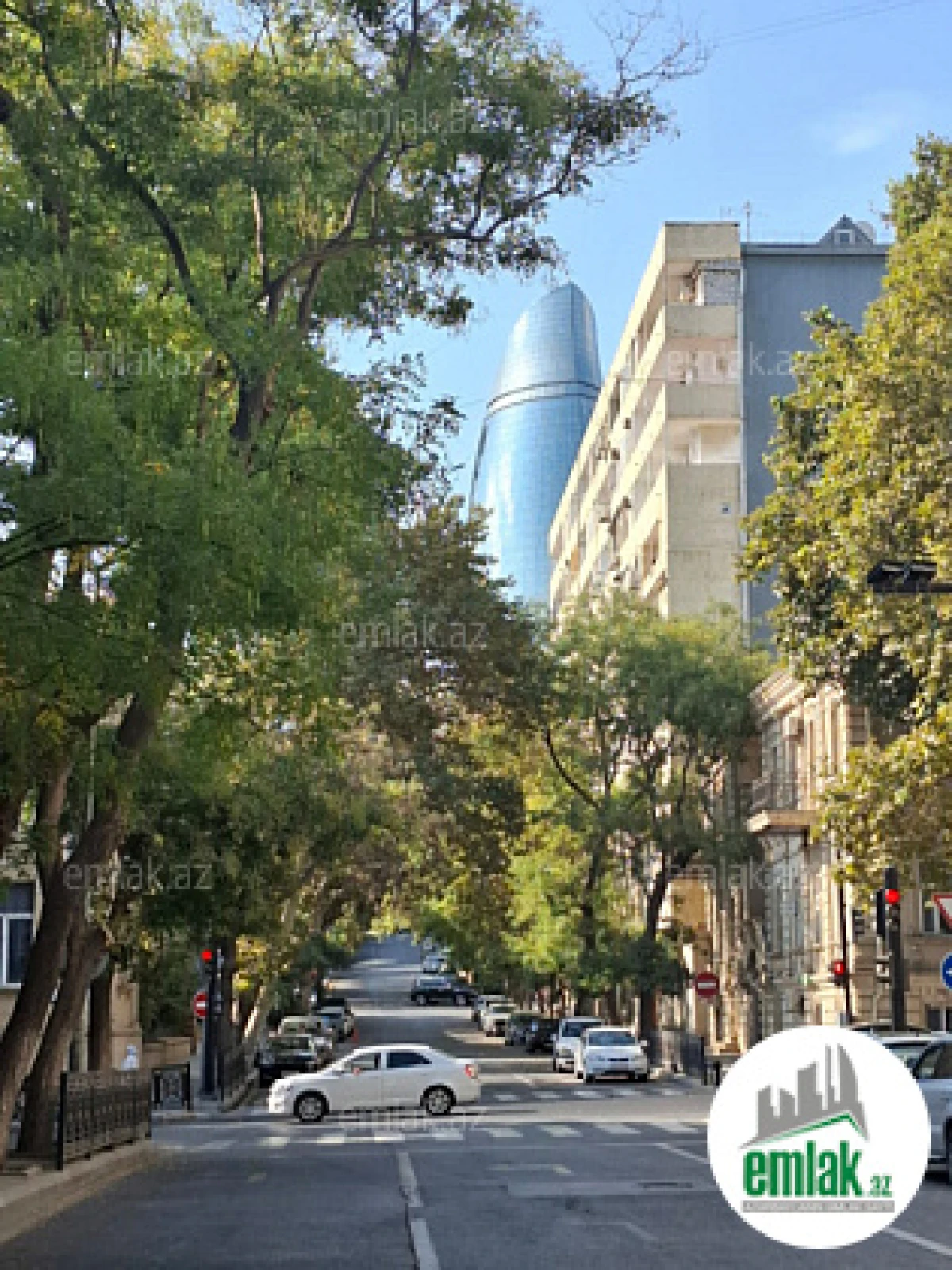 Satılır 6 otaqlı köhnə tikili 200 m²