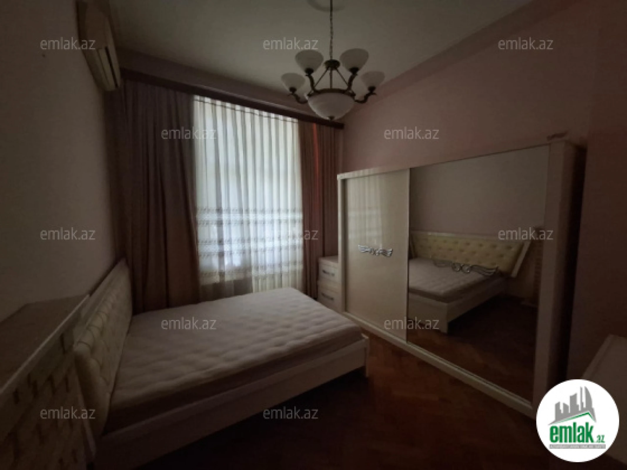 Satılır 6 otaqlı köhnə tikili 200 m²