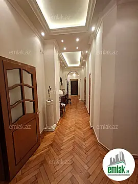 Satılır 6 otaqlı köhnə tikili 200 m²