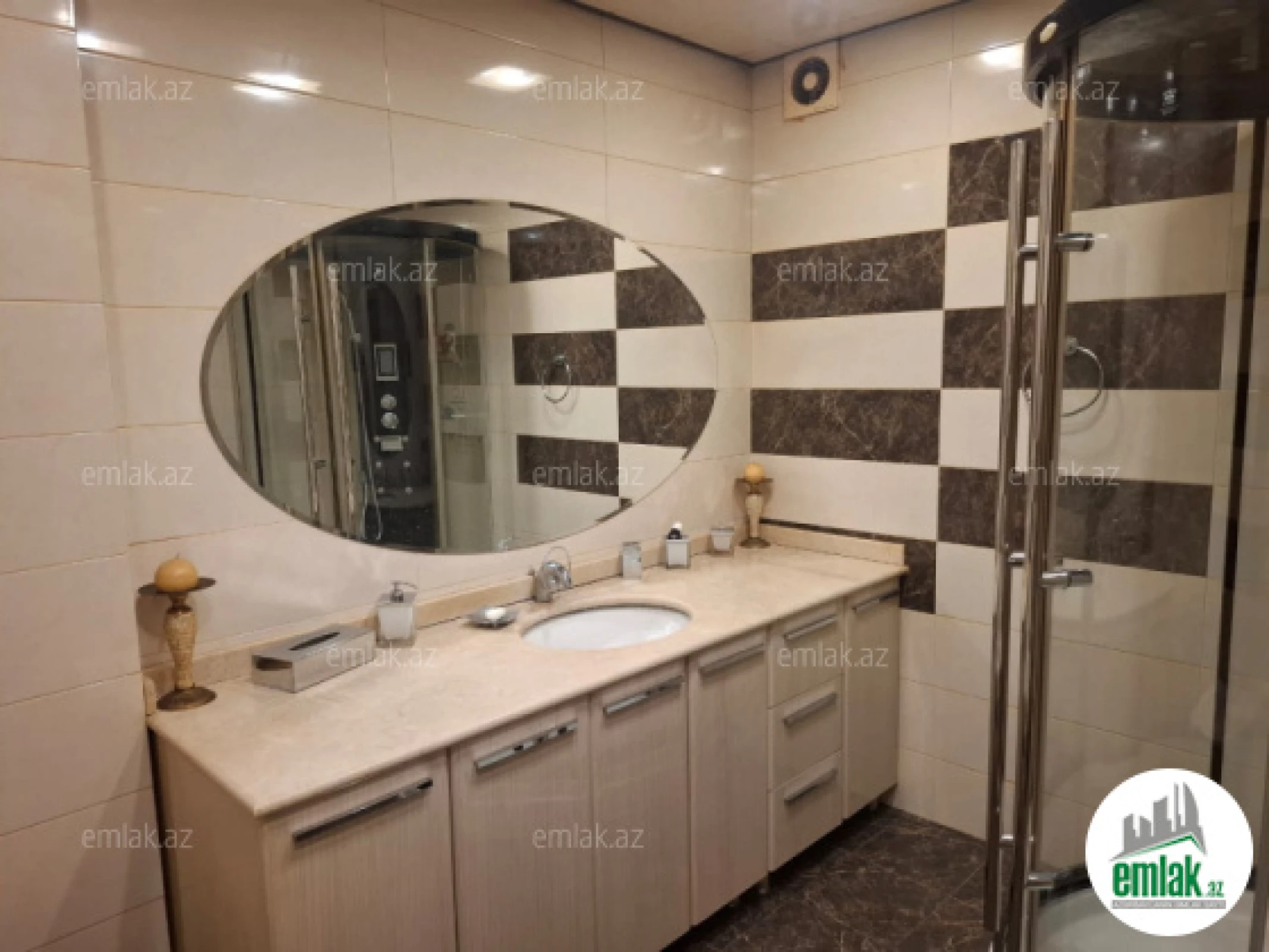 Satılır 6 otaqlı köhnə tikili 200 m²