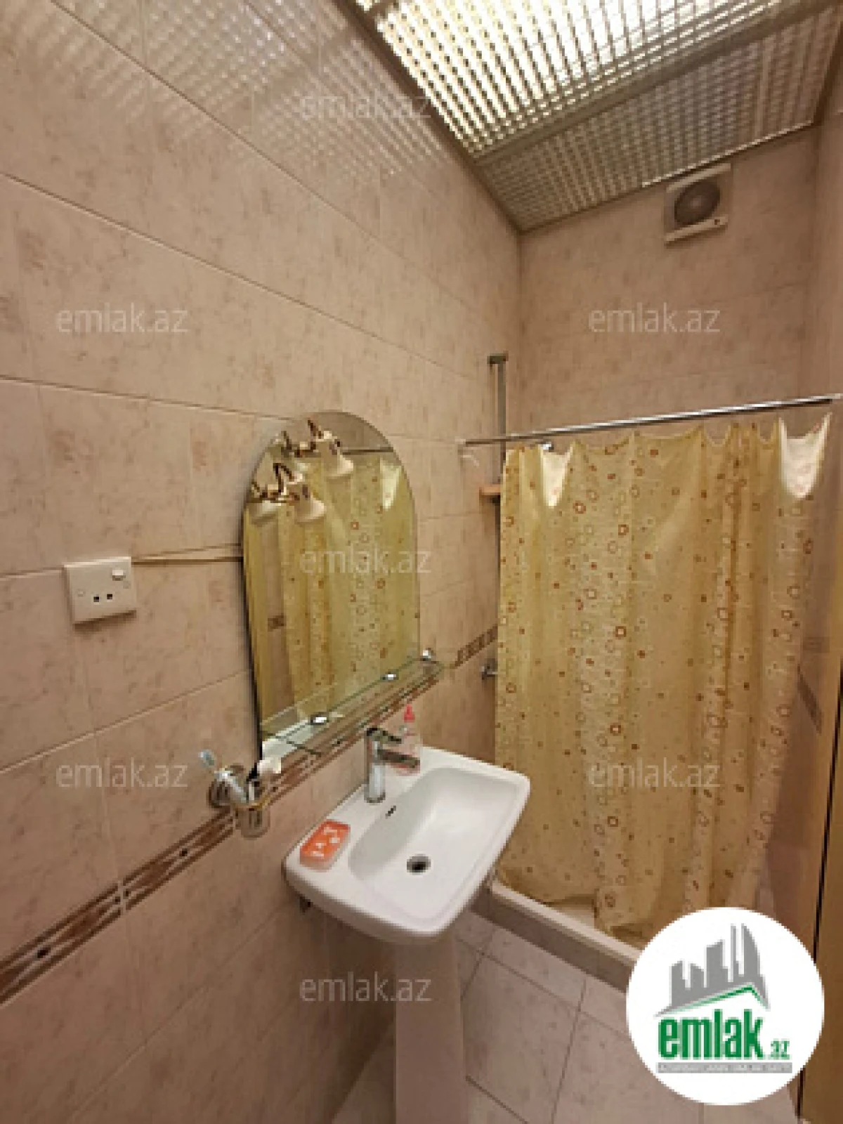 Satılır 6 otaqlı köhnə tikili 200 m²