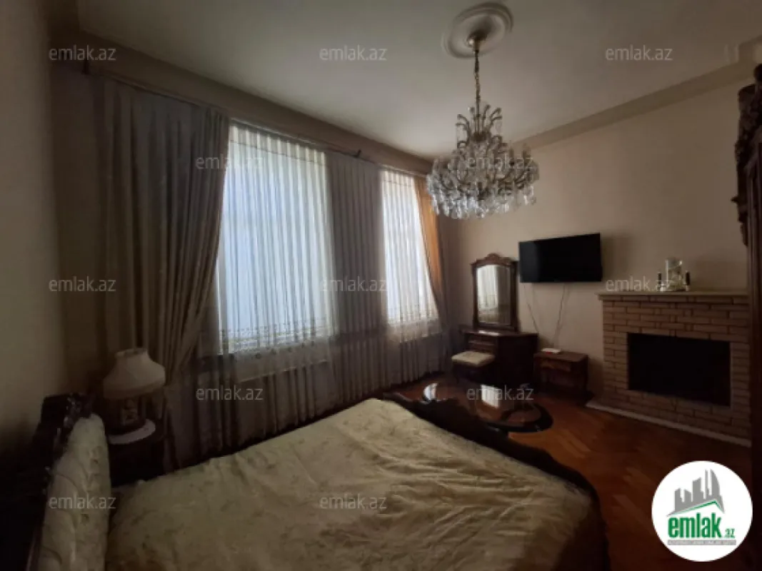 Satılır 6 otaqlı köhnə tikili 200 m²