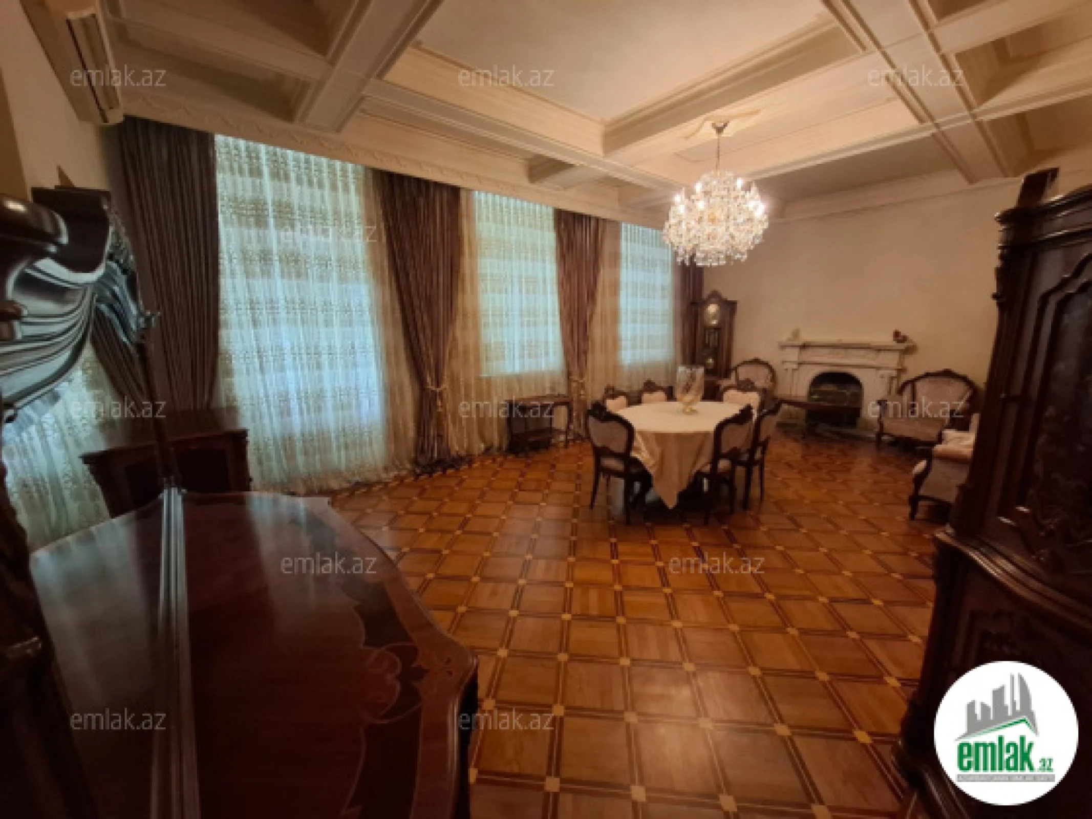 Satılır 6 otaqlı köhnə tikili 200 m²