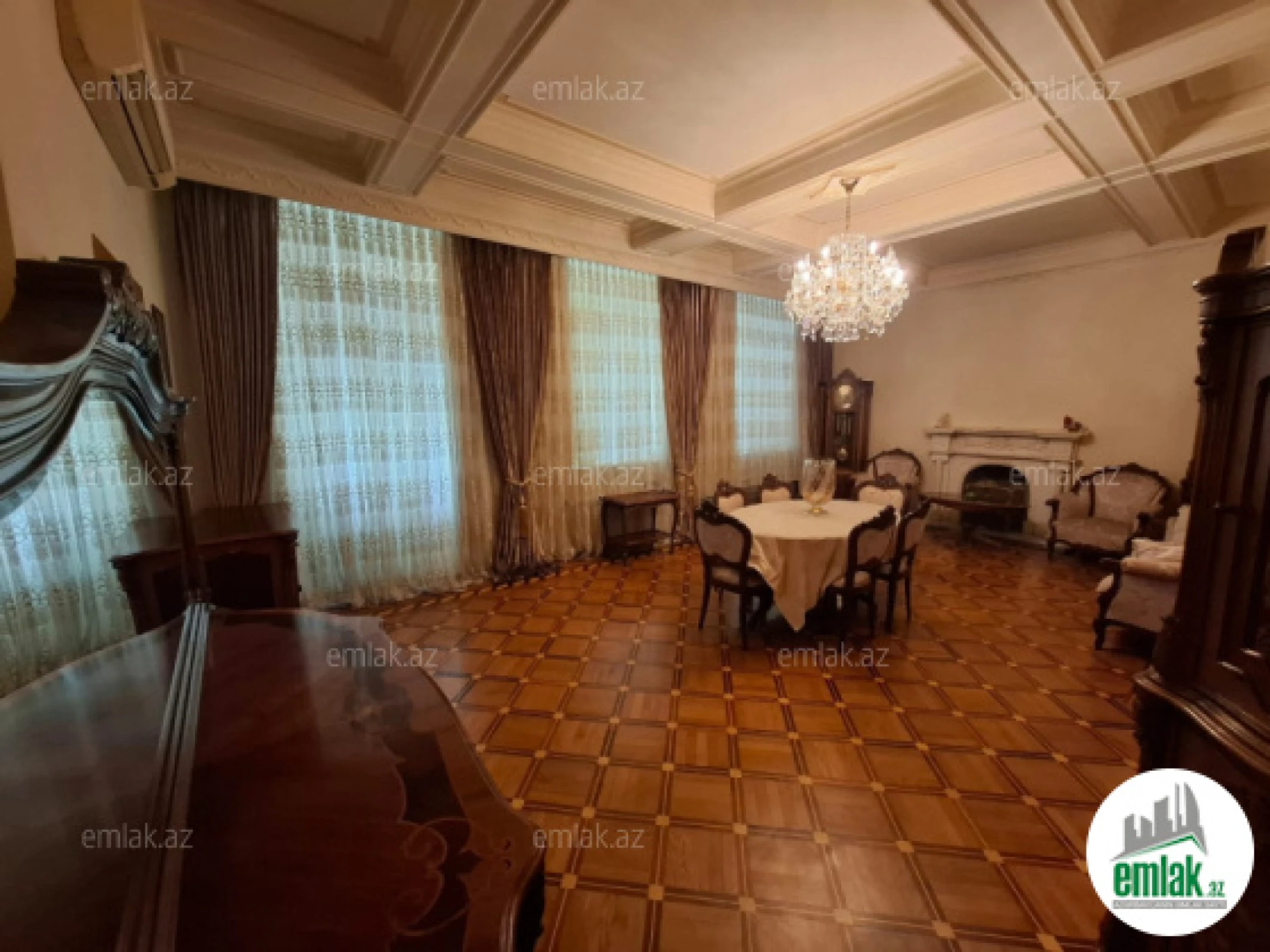 Satılır 6 otaqlı köhnə tikili 200 m²