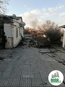 Satılır 5 otaqlı mənzil 180 m²