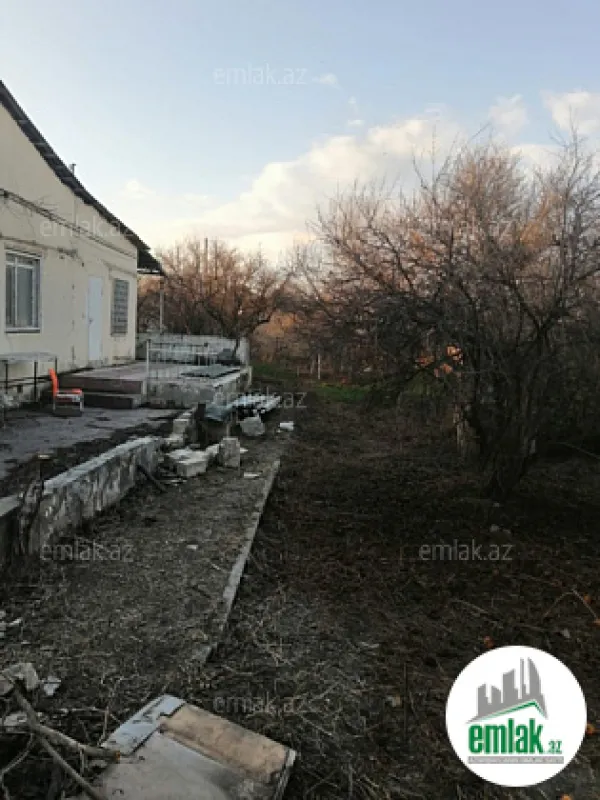 Satılır 5 otaqlı mənzil 180 m²