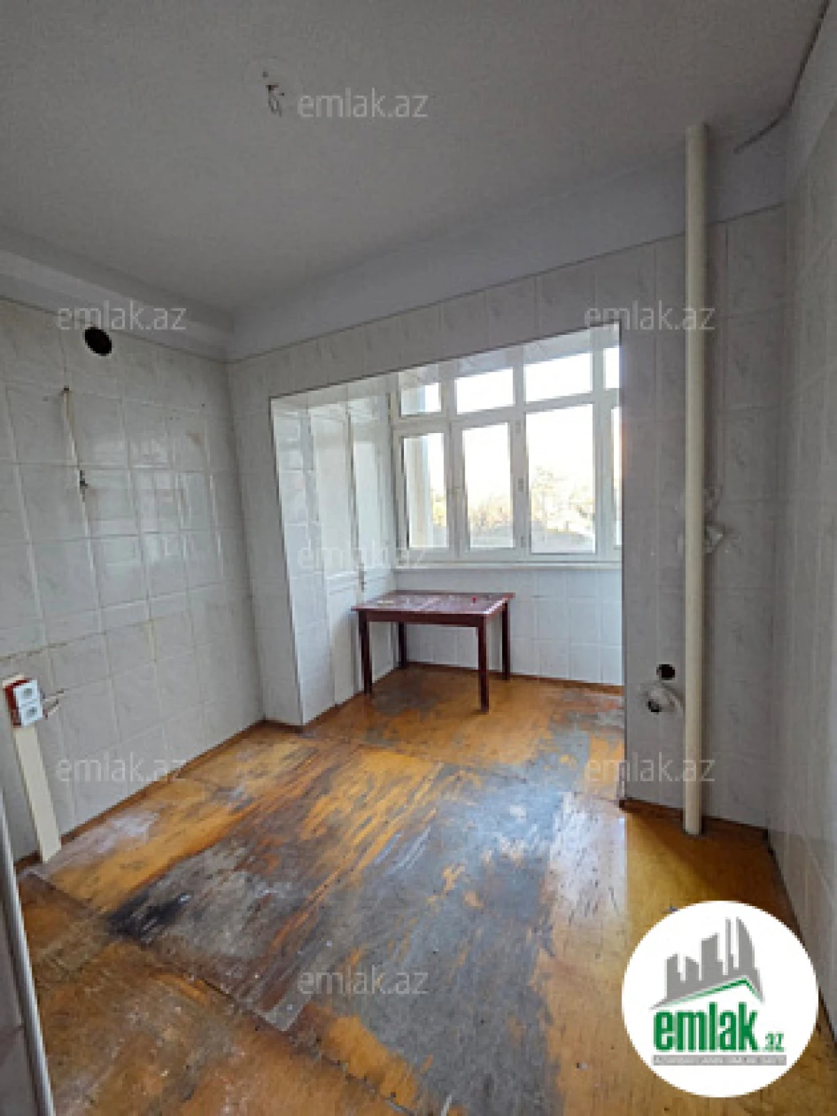 Satılır 3 otaqlı köhnə tikili 80 m²