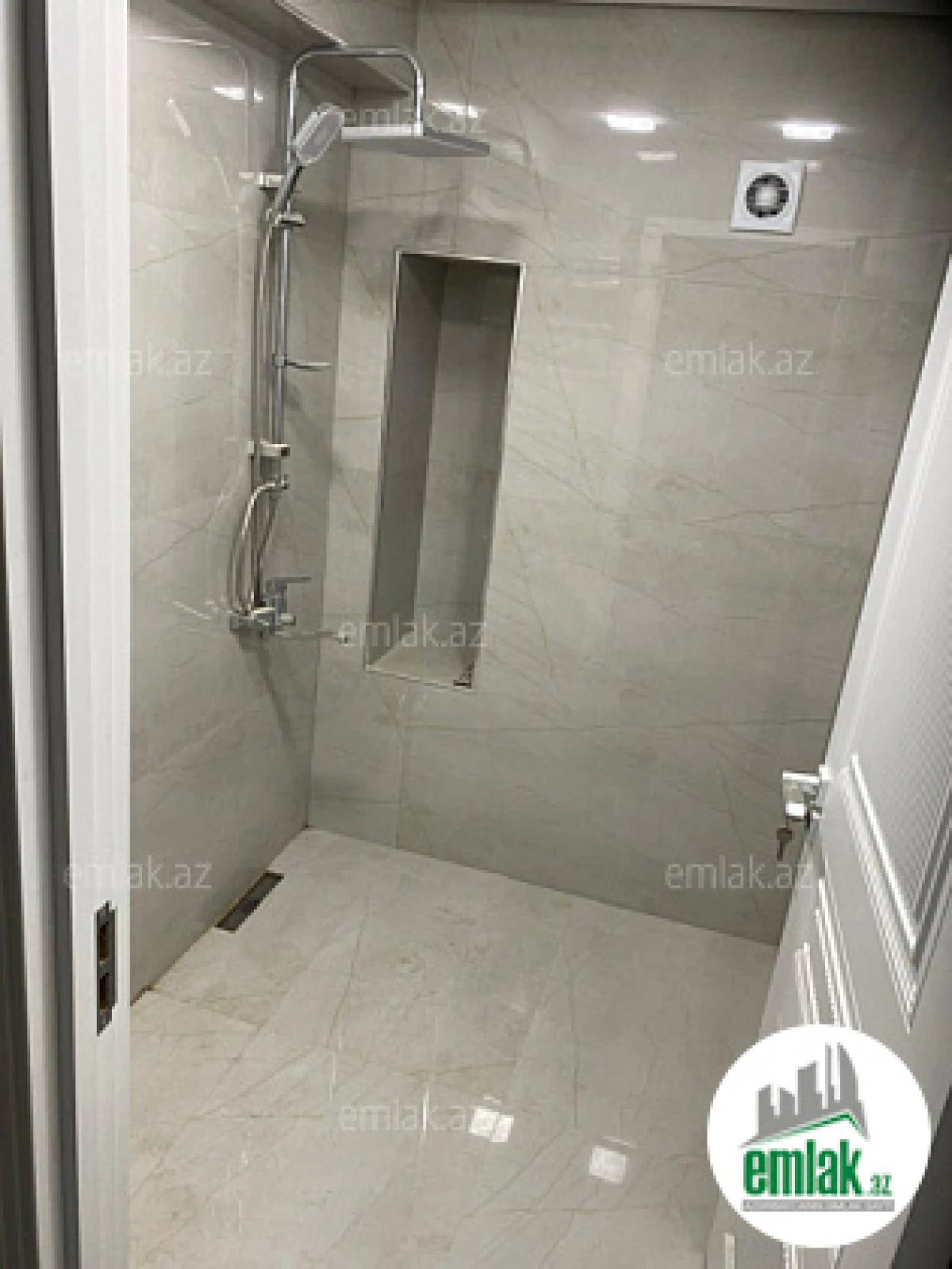 Satılır 2 otaqlı köhnə tikili 75 m²