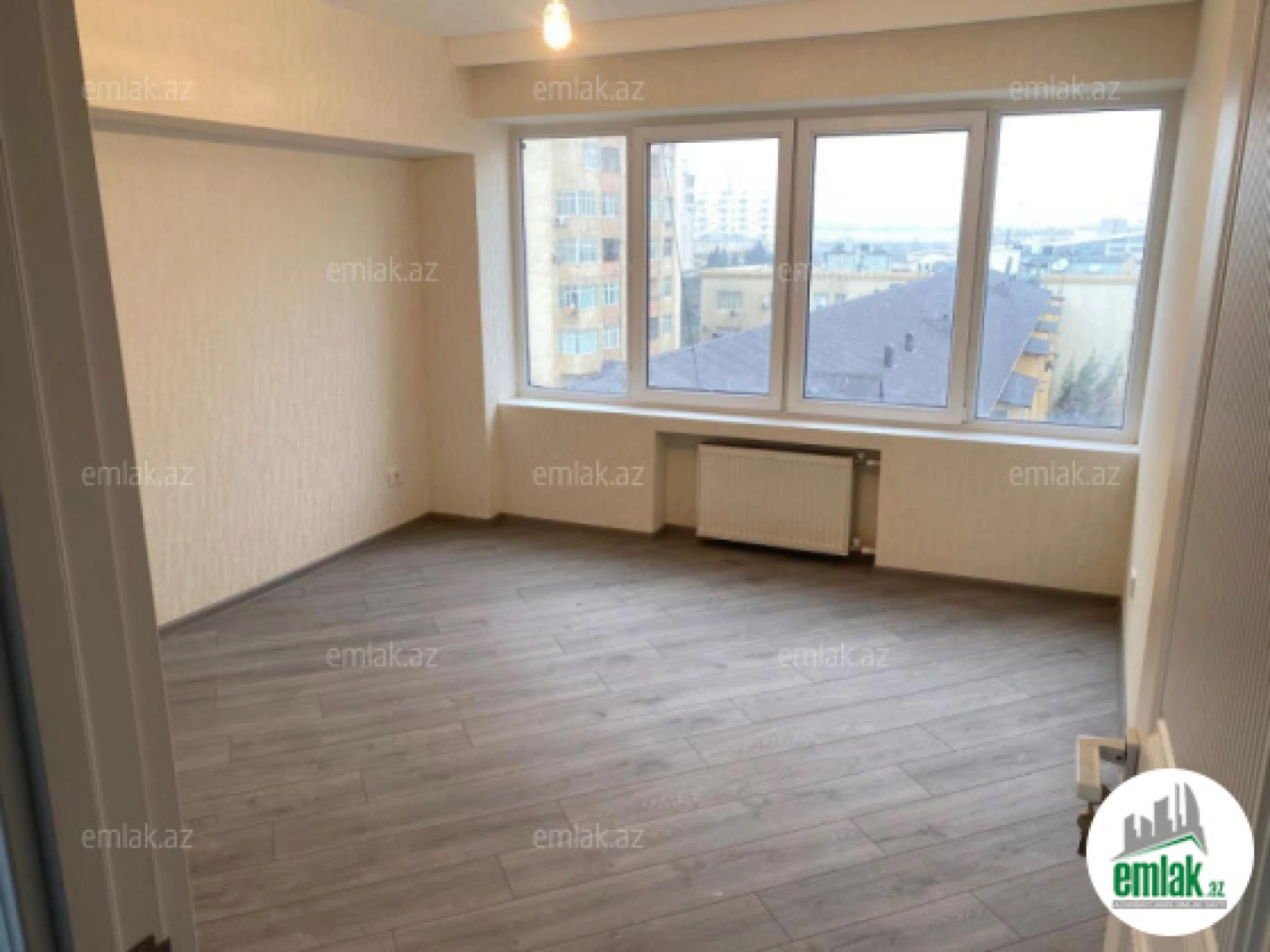 Satılır 2 otaqlı köhnə tikili 75 m²
