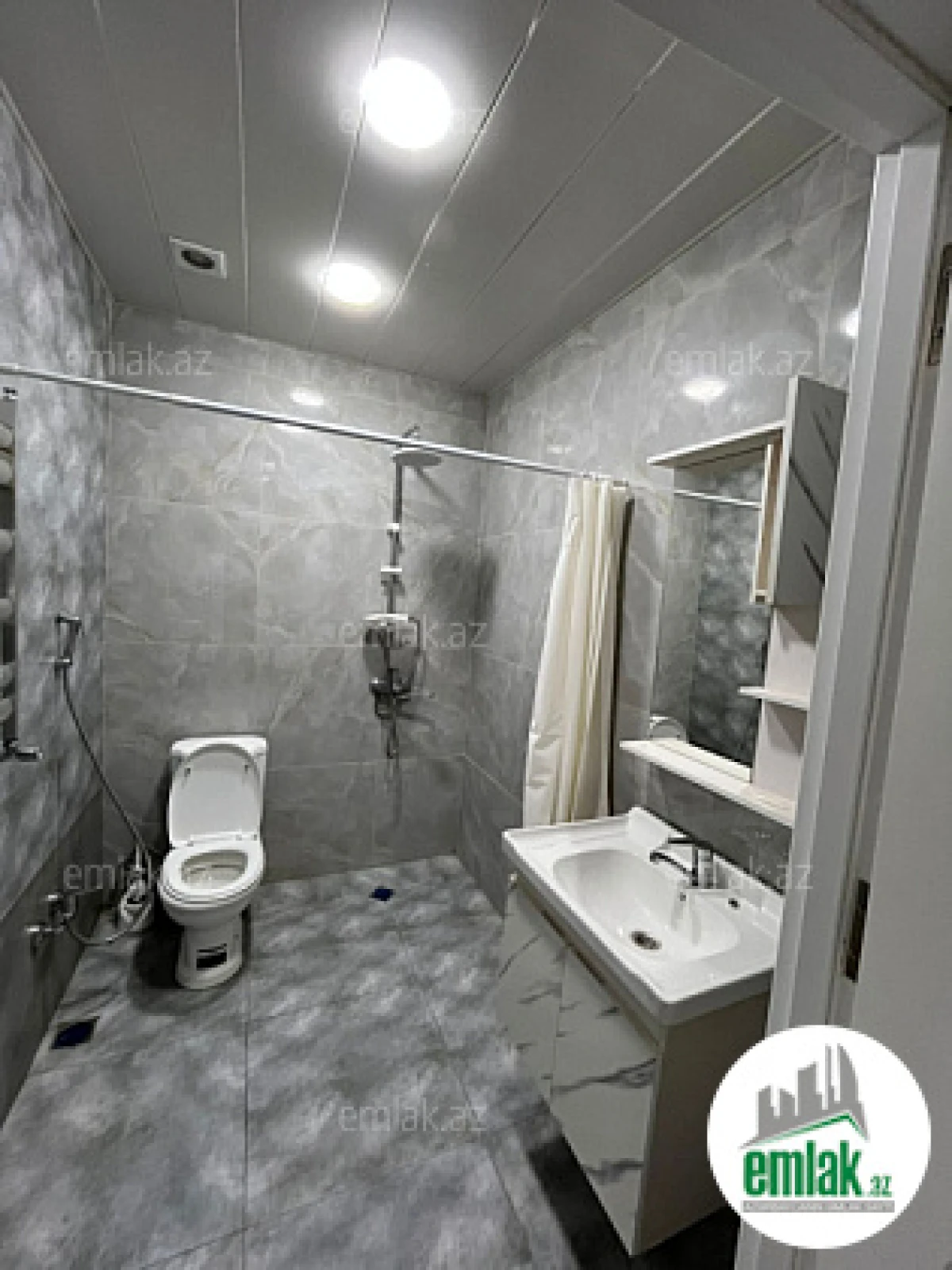 Satılır 2 otaqlı yeni tikili 70 m²