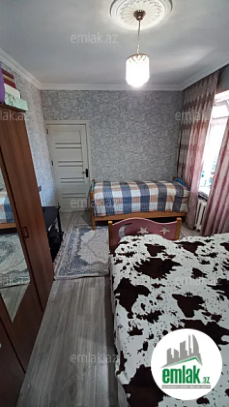 Satılır 2 otaqlı köhnə tikili 65 m²