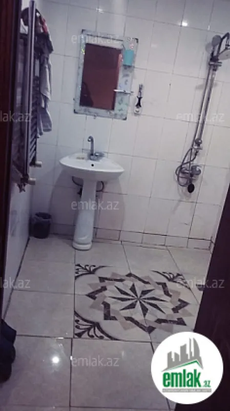Satılır 2 otaqlı köhnə tikili 86 m²