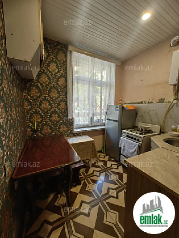 Satılır 1 otaqlı köhnə tikili 35 m²