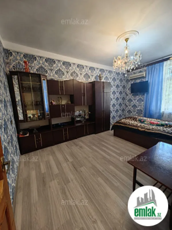 Satılır 1 otaqlı köhnə tikili 35 m²