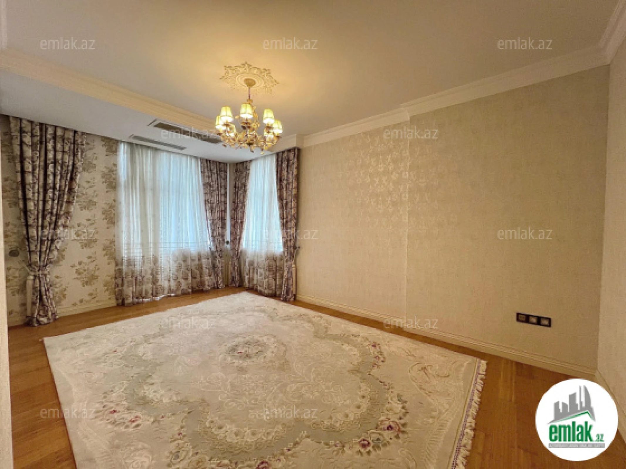 Satılır 4 otaqlı yeni tikili 240 m²