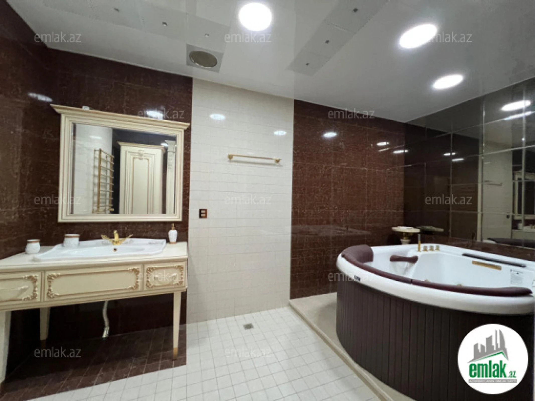 Satılır 4 otaqlı yeni tikili 240 m²