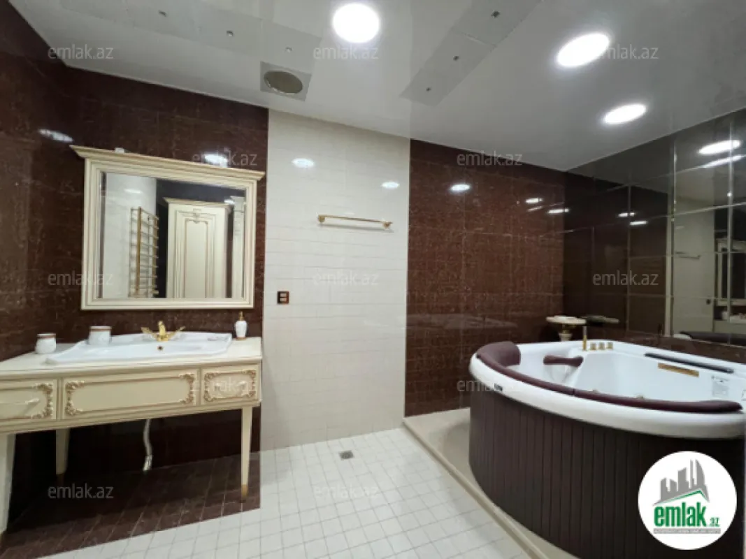 Satılır 4 otaqlı yeni tikili 240 m²